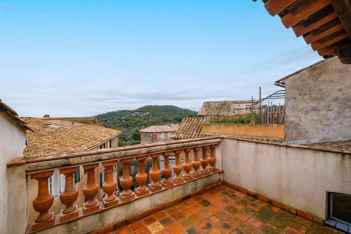 Maison à LA GARDE-FREINET