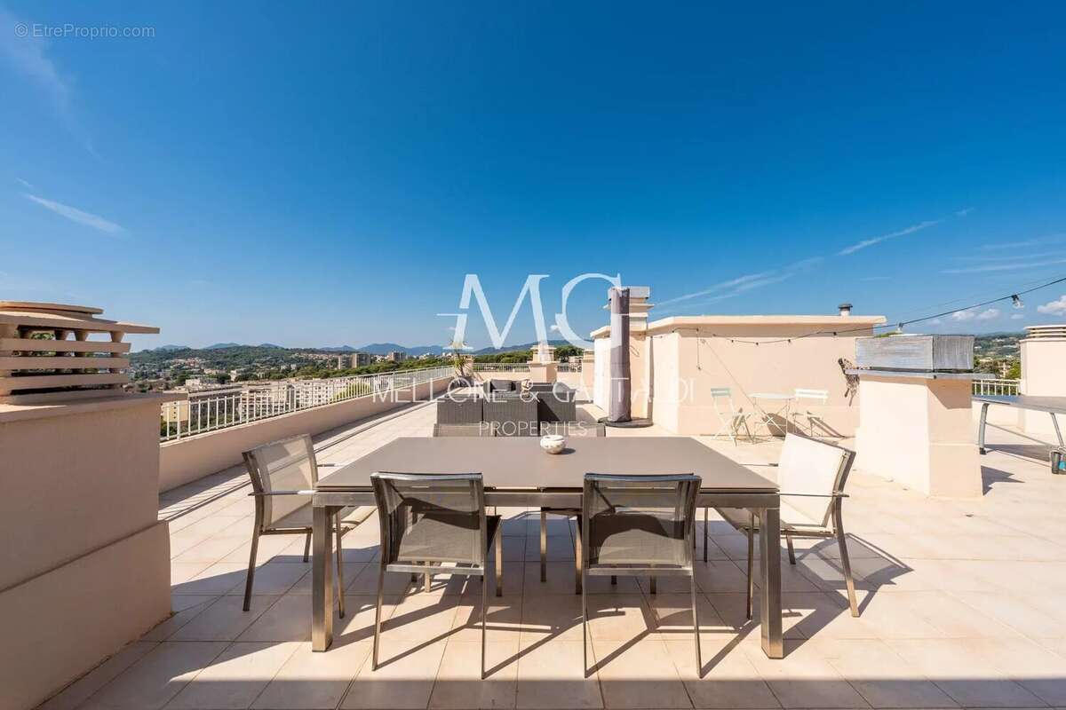 Appartement à LE CANNET