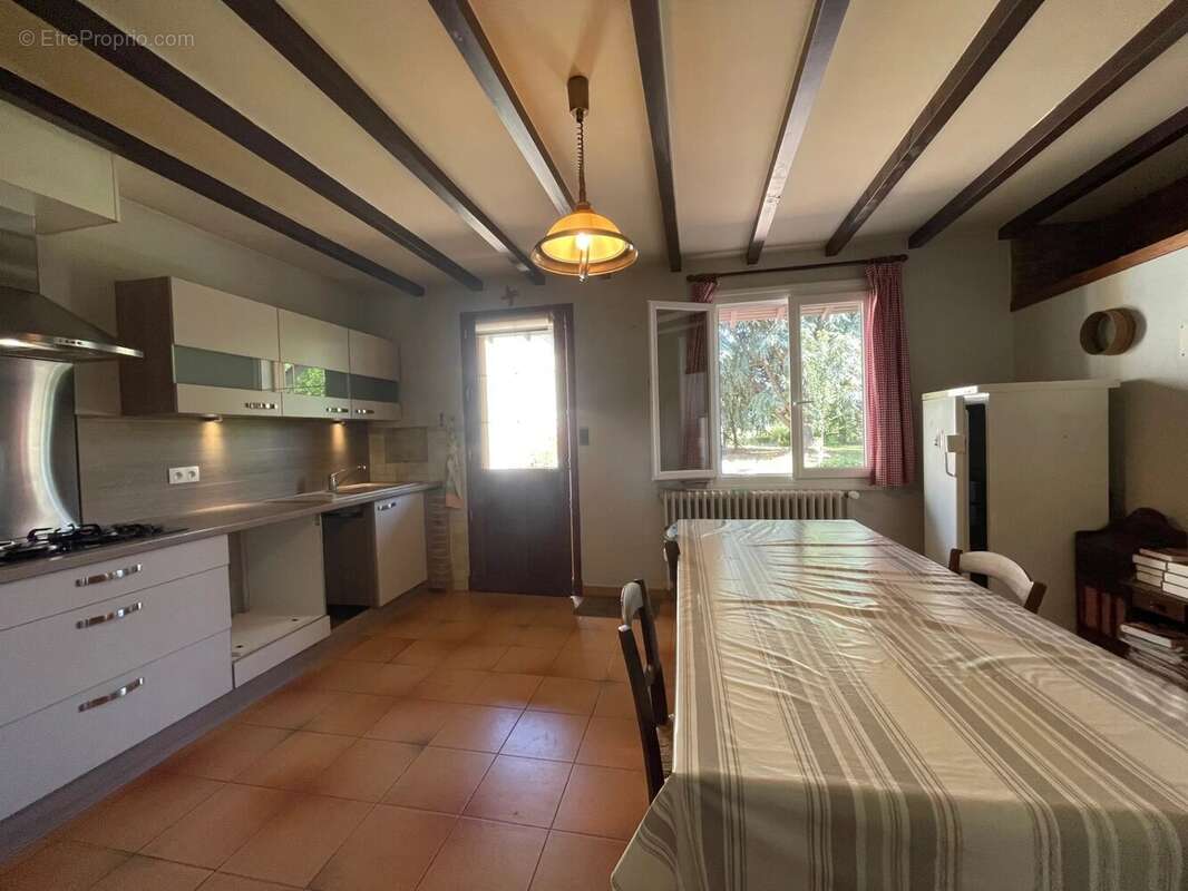 Grande maison  de 226 m² avec hangar - photo 13