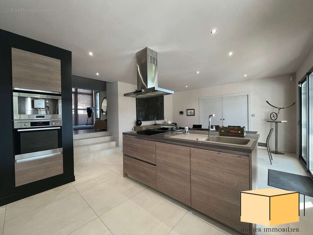 Maison à CHAZEY-BONS