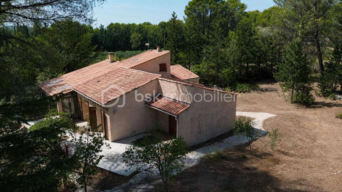 Maison de caractère à rénover – 4 800 m² de terrain – Un cadre naturel exceptionnel à Ventabren - photo 25