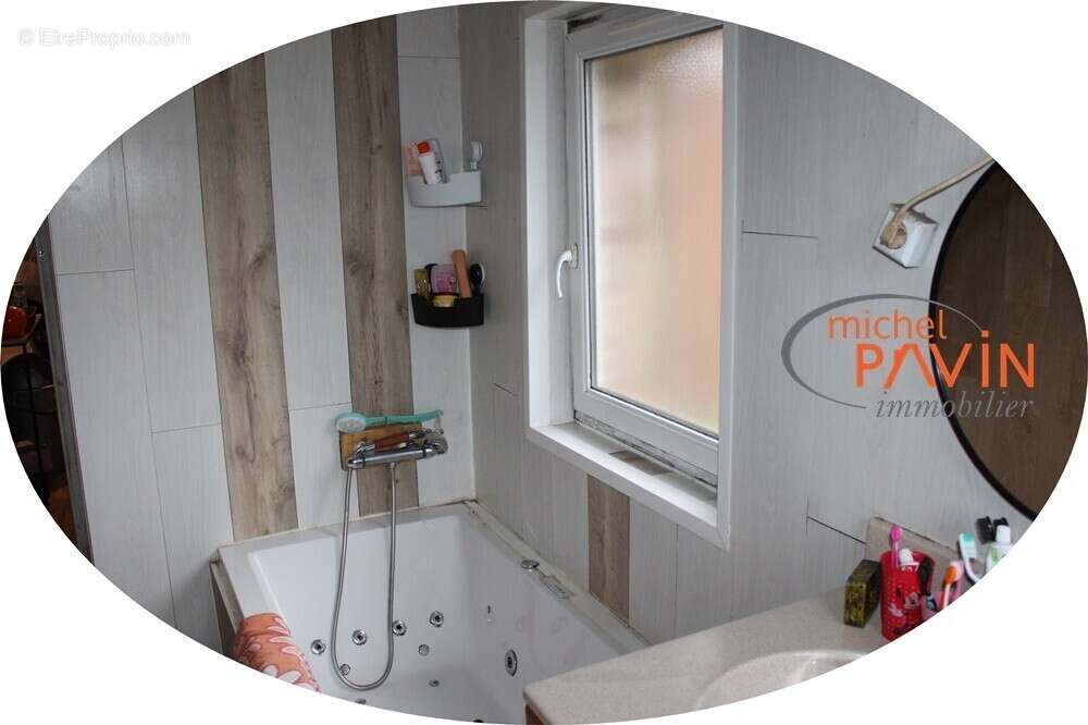 Maison 95 m² à Saint-Parize-Le-Chatel  - photo 9