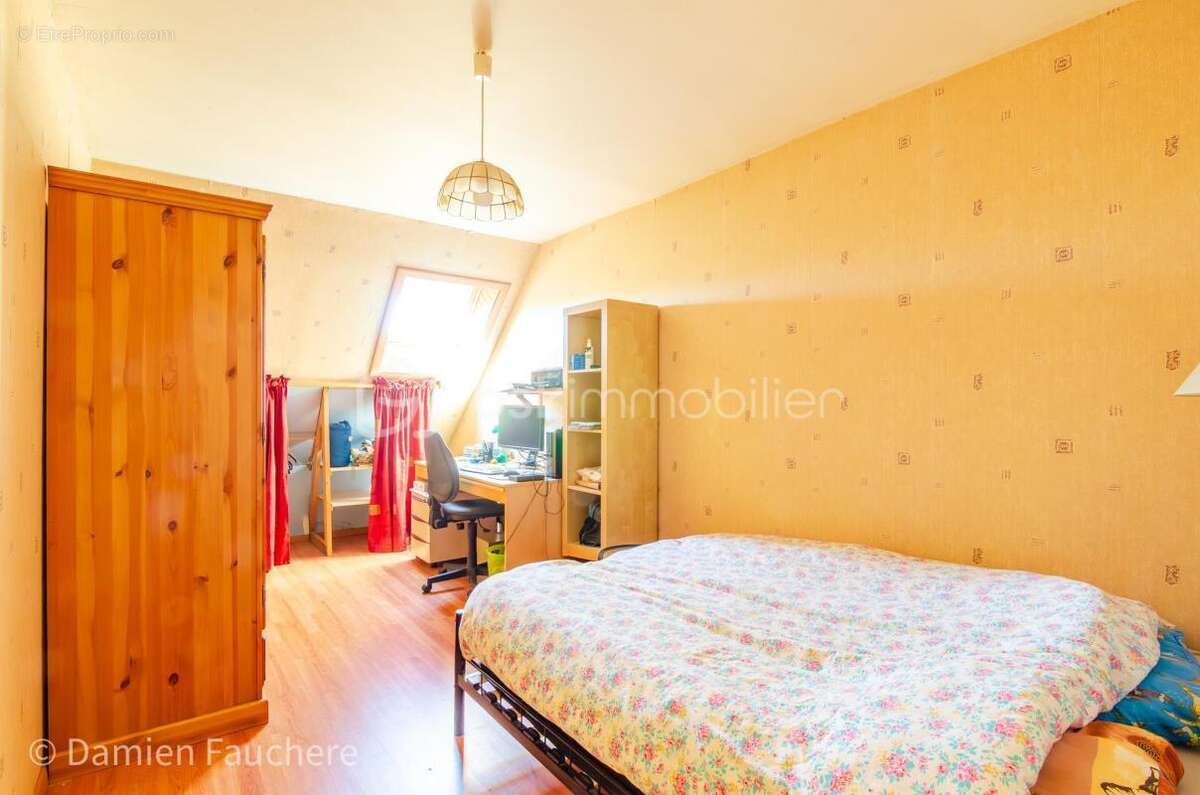 Maison à VAUX-LE-PENIL