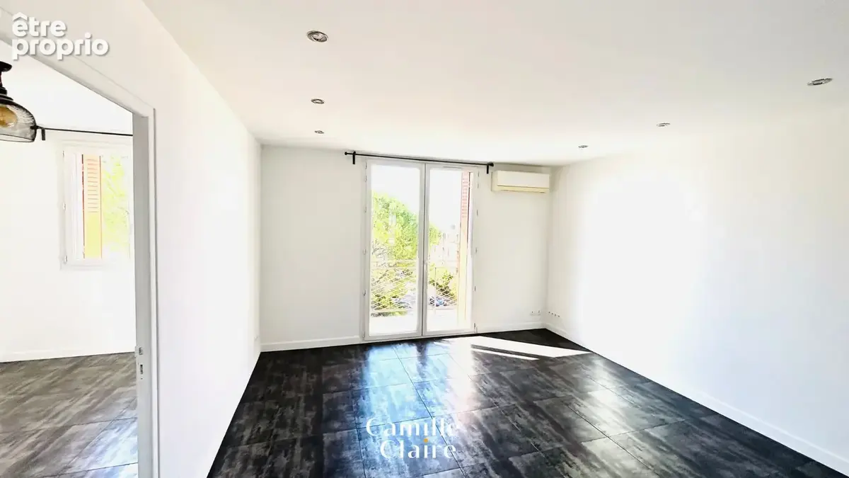 Appartement  T3 traversant en dernier étage, entièrement rénové sur Aix en Provence, vue dégagée, commerces à - photo 5