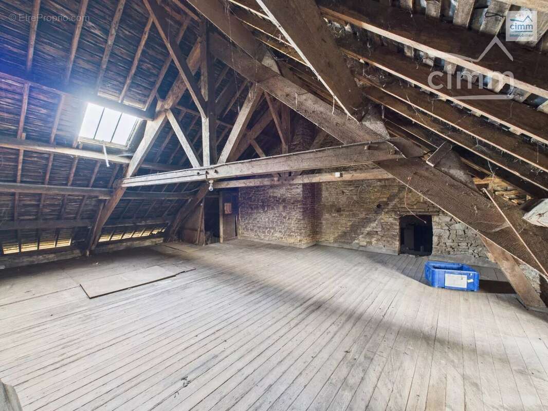 Appartement à BOURG-DES-COMPTES