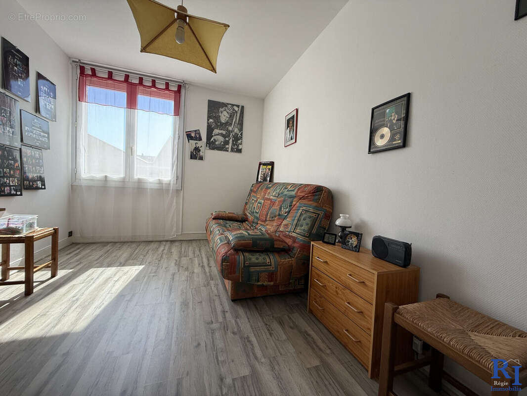 Chambre 2 - lumineuse - Appartement à GRENOBLE