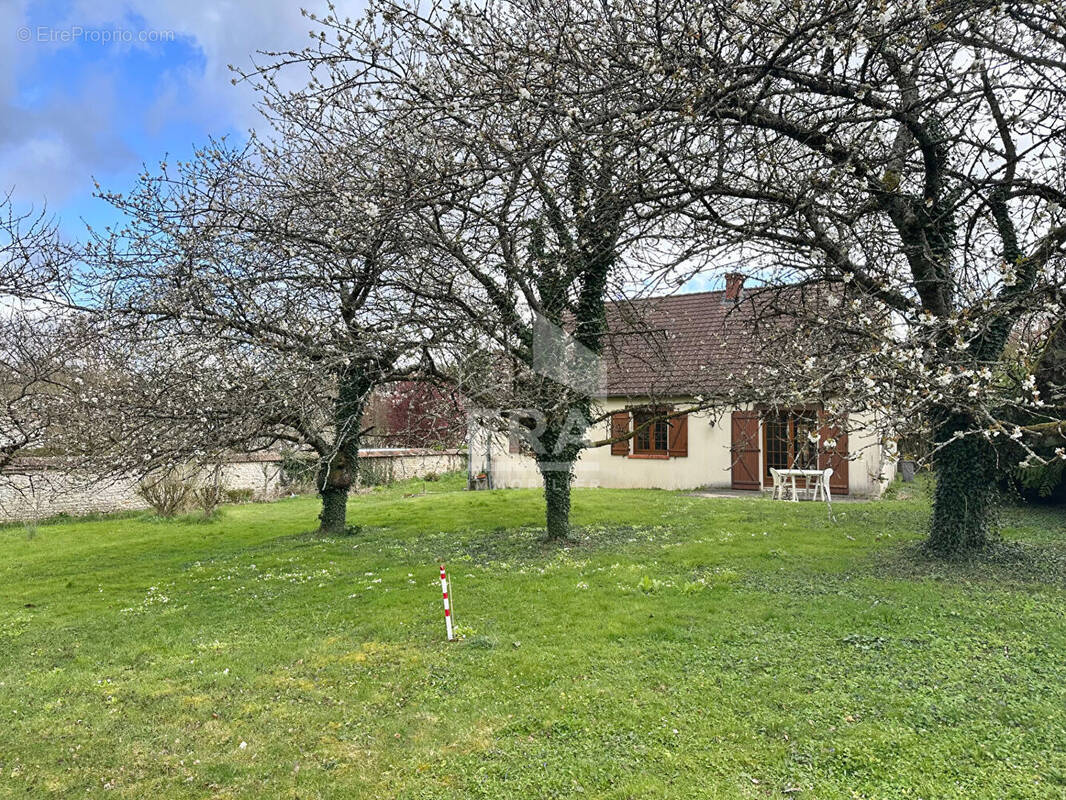 Maison à POLIGNY
