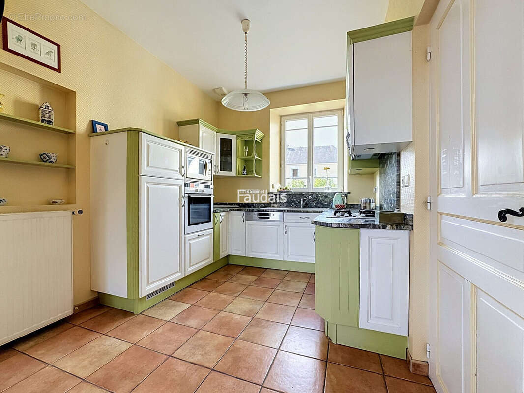 Maison 183 m² à Saint-Lo  - photo 8