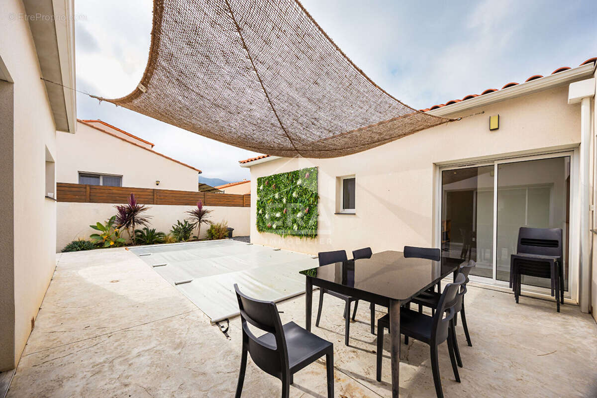 Maison à VILLELONGUE-DELS-MONTS