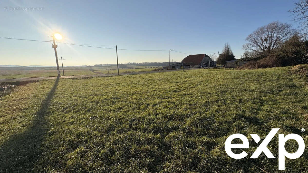 Terrain à VILLERS-CHEMIN-ET-MONT-LES-ETRELLES