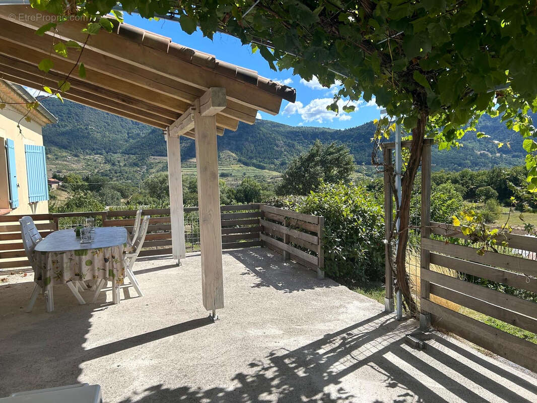 Maison à SAINT-ETIENNE-DE-BOULOGNE