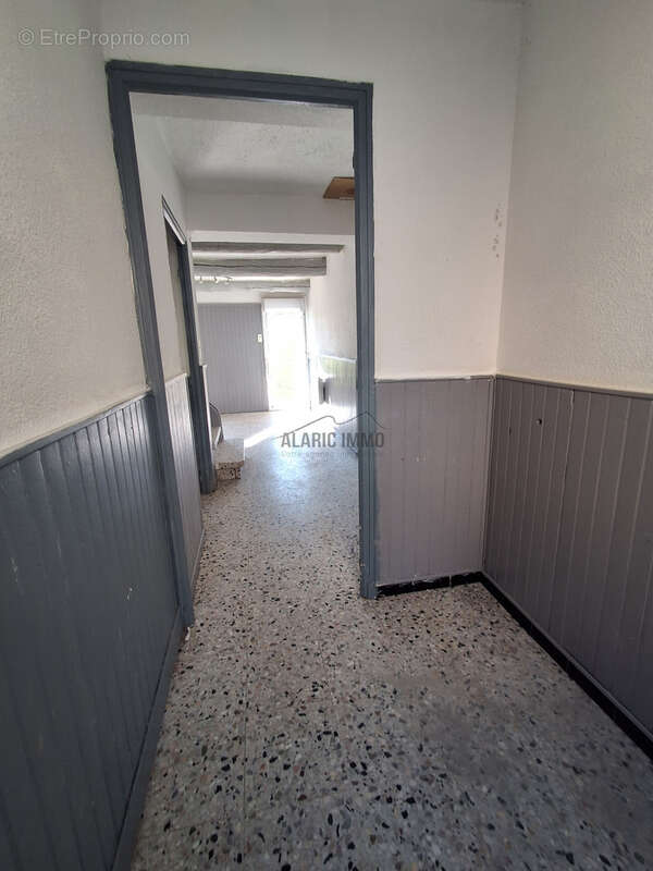 Maison à rénover avec terrasse et jardin - photo 2