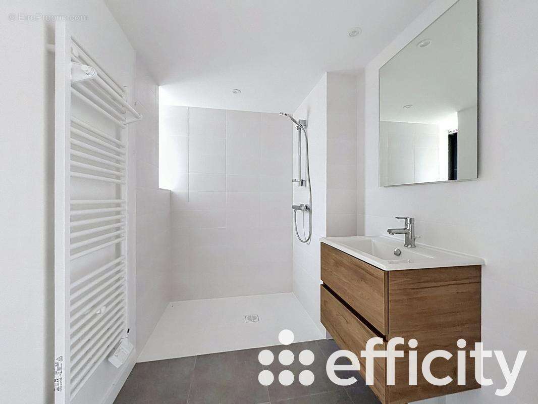 Maison 235 m² à Communay  - photo 25