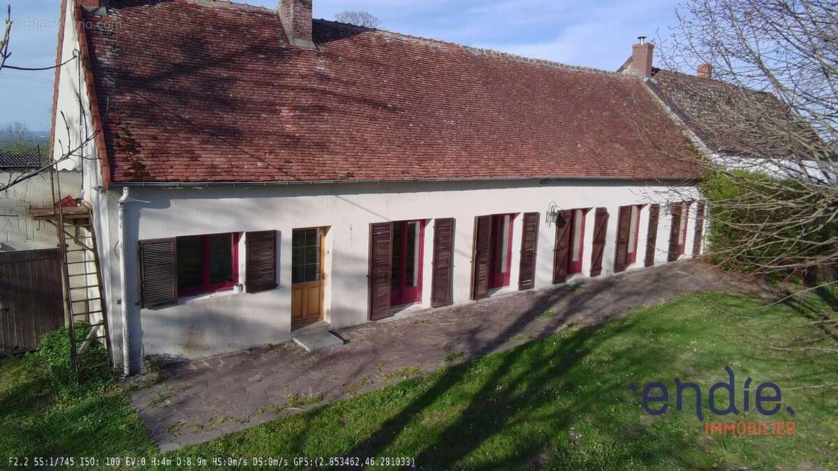 Maison à LOUROUX-DE-BEAUNE