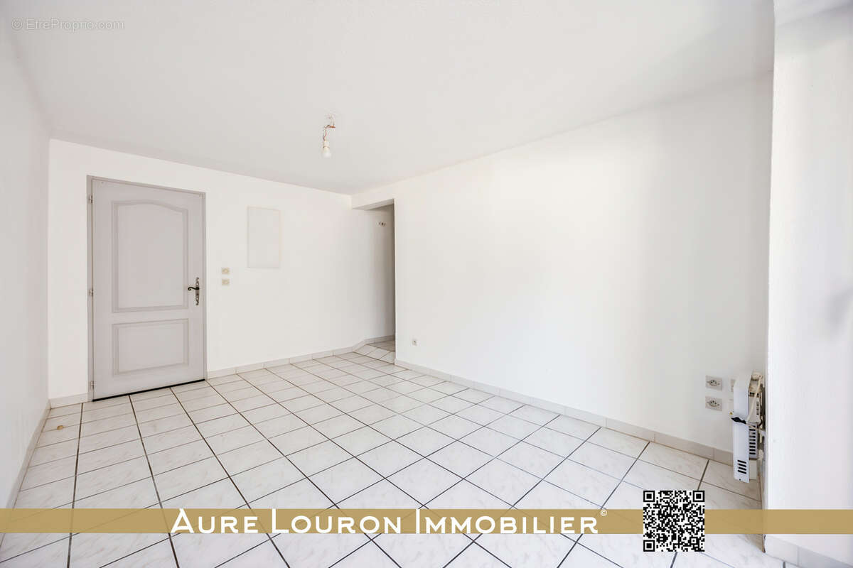 Immeuble de rapport avec 3 appartements 159m2 dans le centre-bourg de bourisp. - photo 2