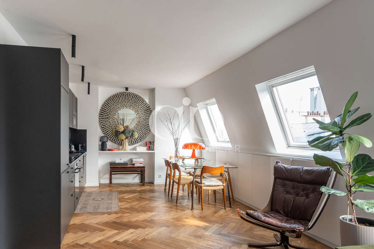 Appartement à PARIS-16E