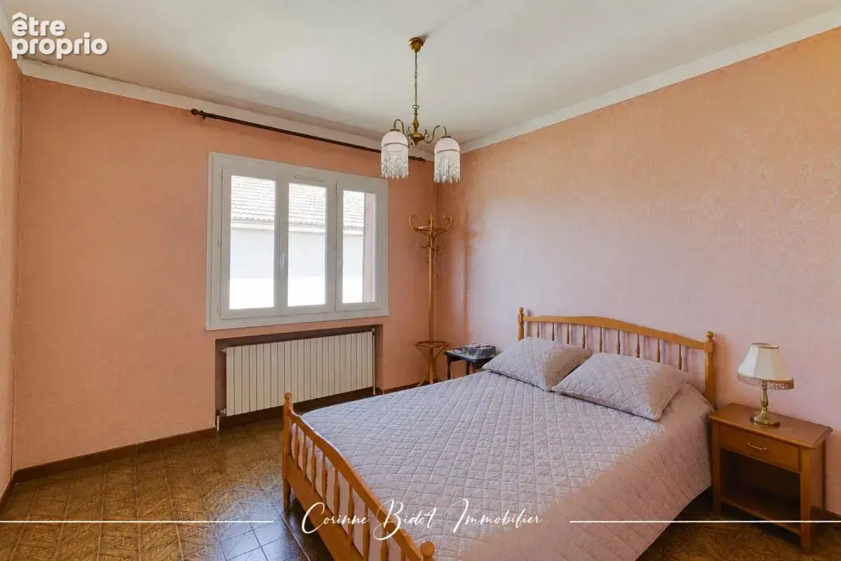 Maison 191 m² à Saint-Pierre-De-Chandieu  - photo 9