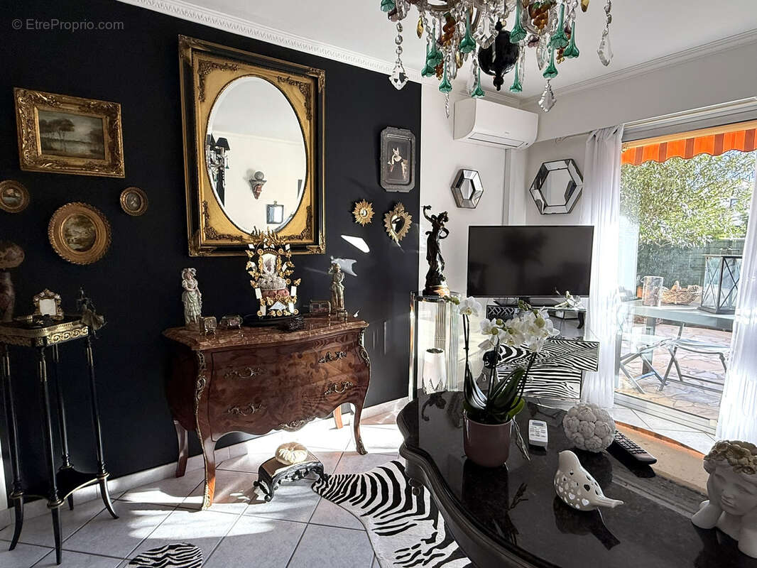 Appartement à MANDELIEU-LA-NAPOULE