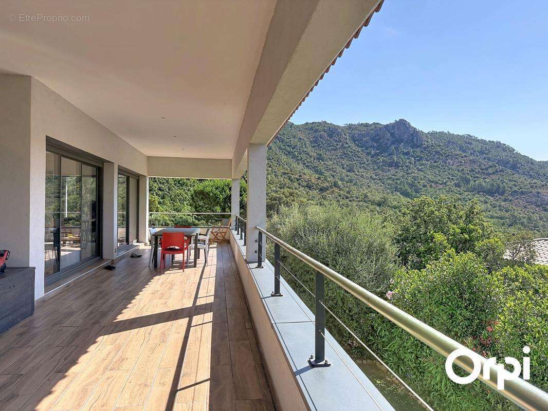 Villa F4 avec F2 indépendant et bureau – Vue mer & montagne - photo 3