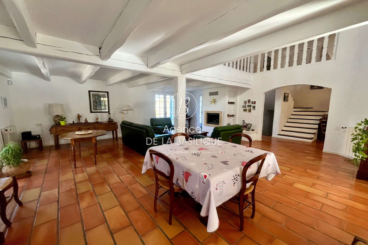 Maison à SAINT-MAXIMIN-LA-SAINTE-BAUME