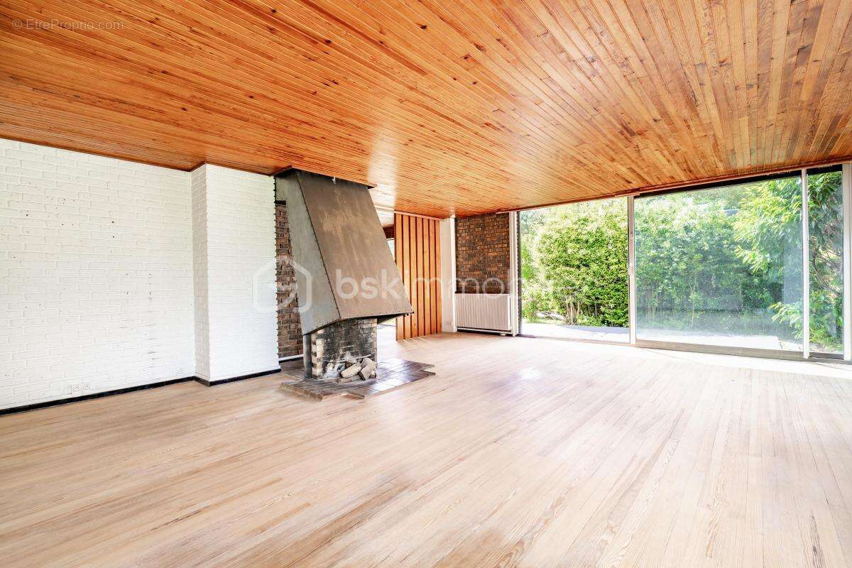 Maison à MARNES-LA-COQUETTE