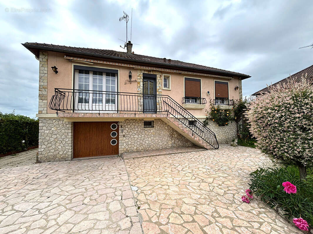 Maison à CHERRE