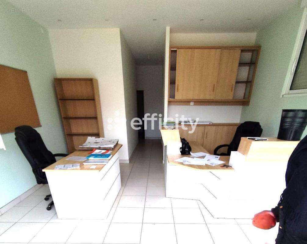 Commerce à TREMBLAY-LES-VILLAGES