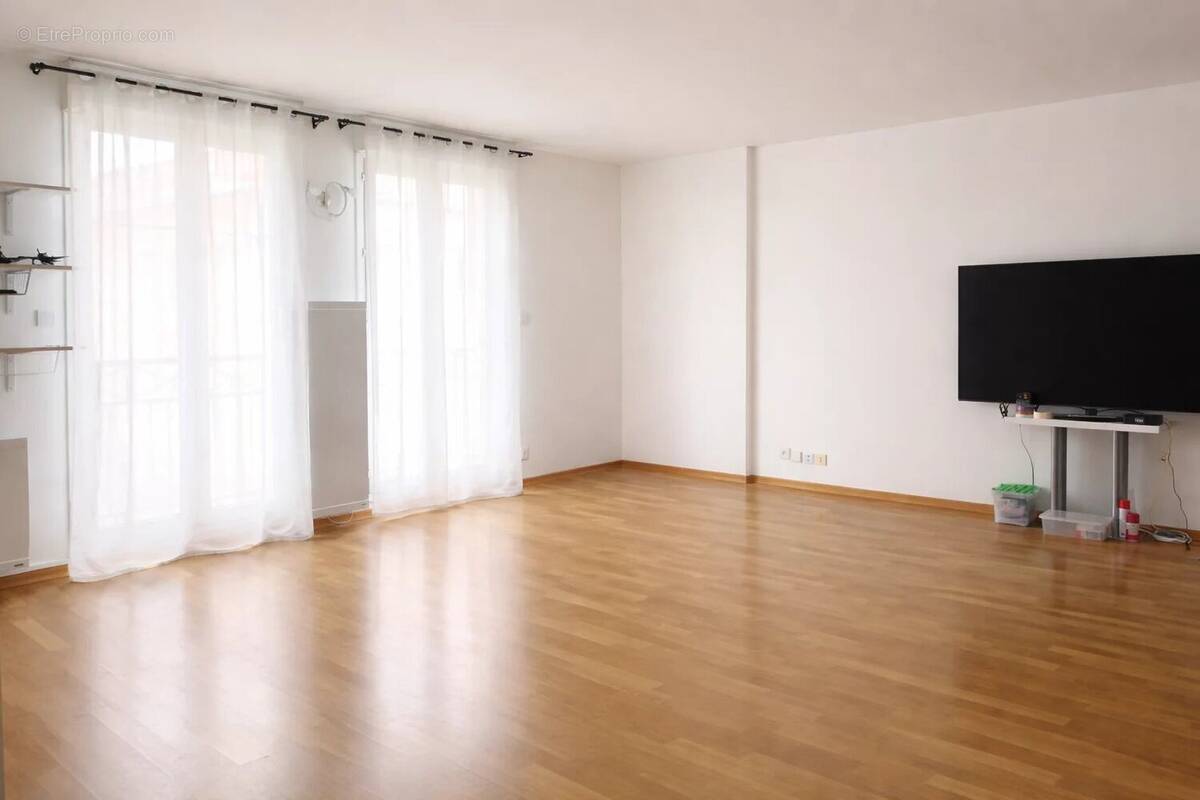 Appartement à VOISINS-LE-BRETONNEUX