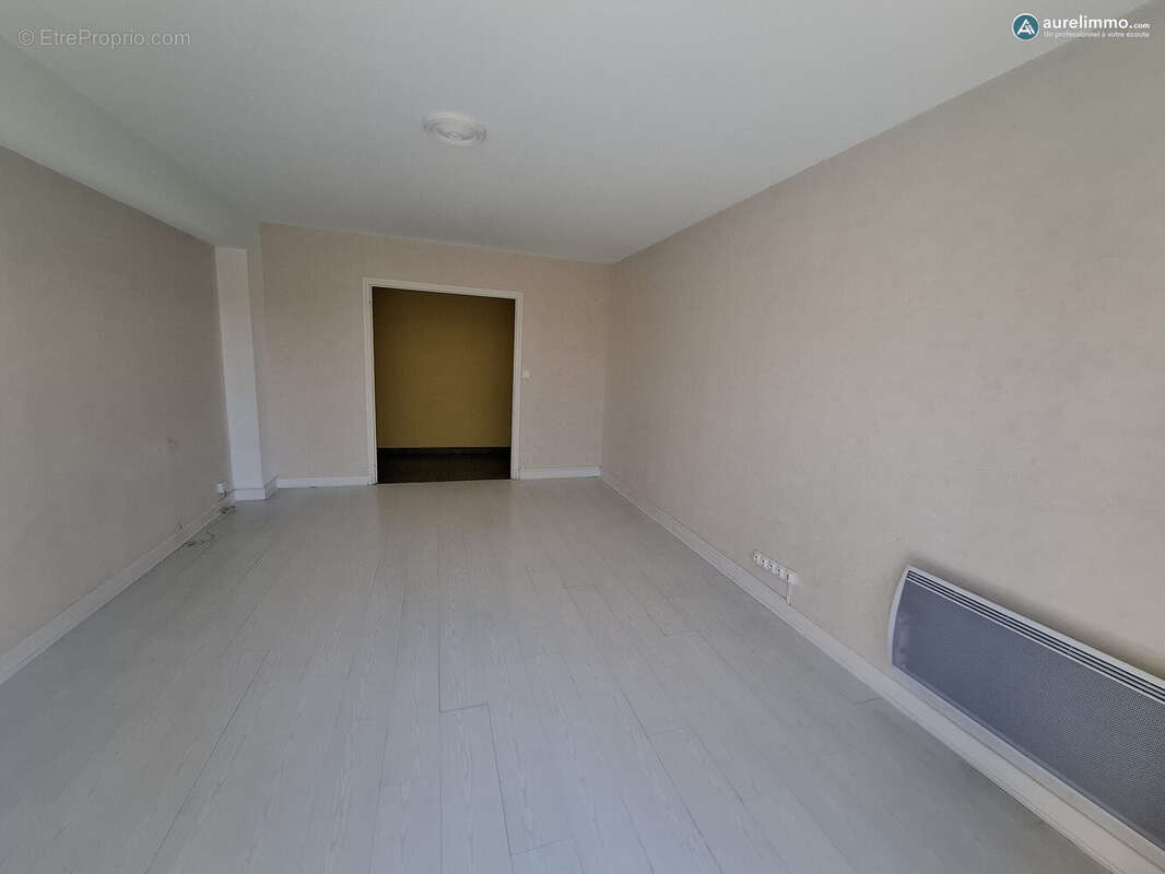 salon - Appartement à MONTLUCON