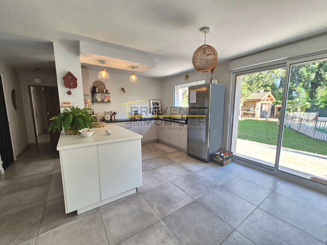 Maison à MONTELIMAR