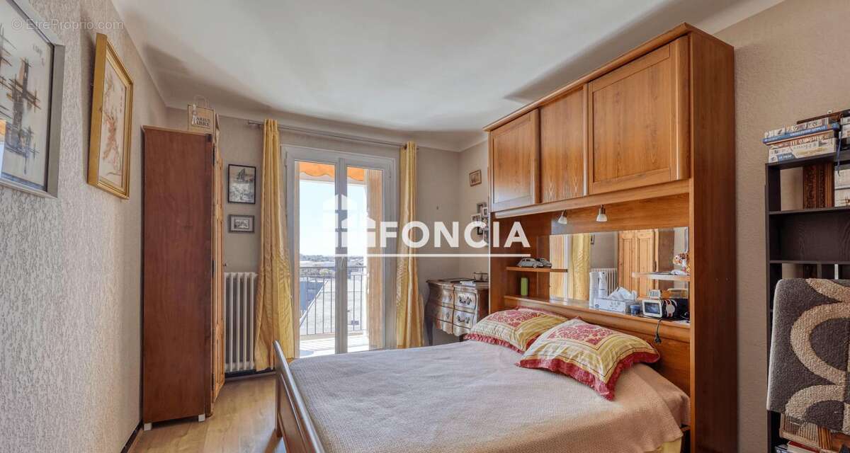 SALON-DE-PROVENCE : Appartement traversant de type 3 de 89 m2, en dernier étage avec ascenseur et avec garage - photo 9