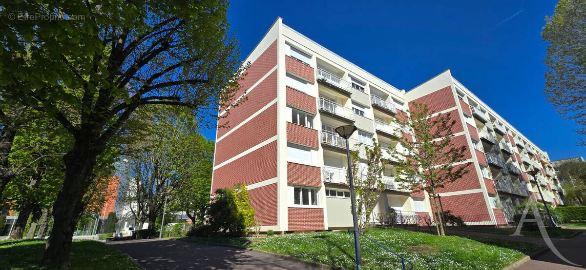 Appartement à L'HAY-LES-ROSES