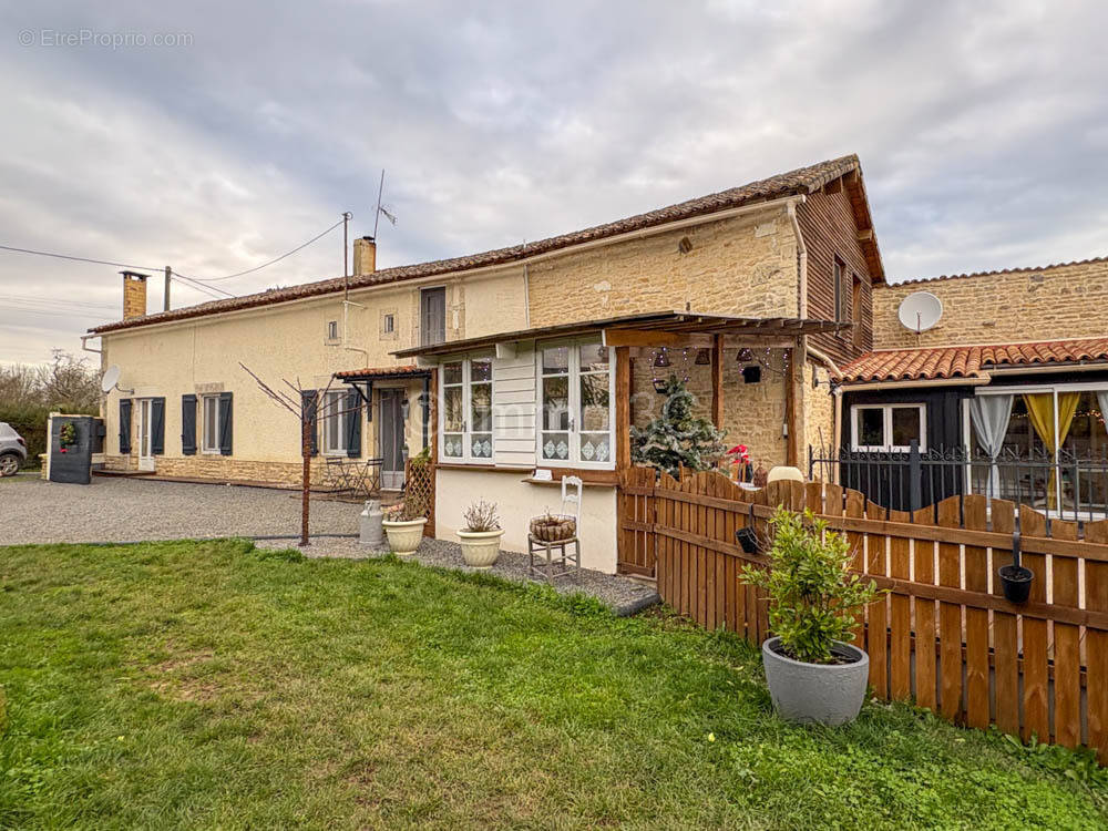 Maison à CHEF-BOUTONNE