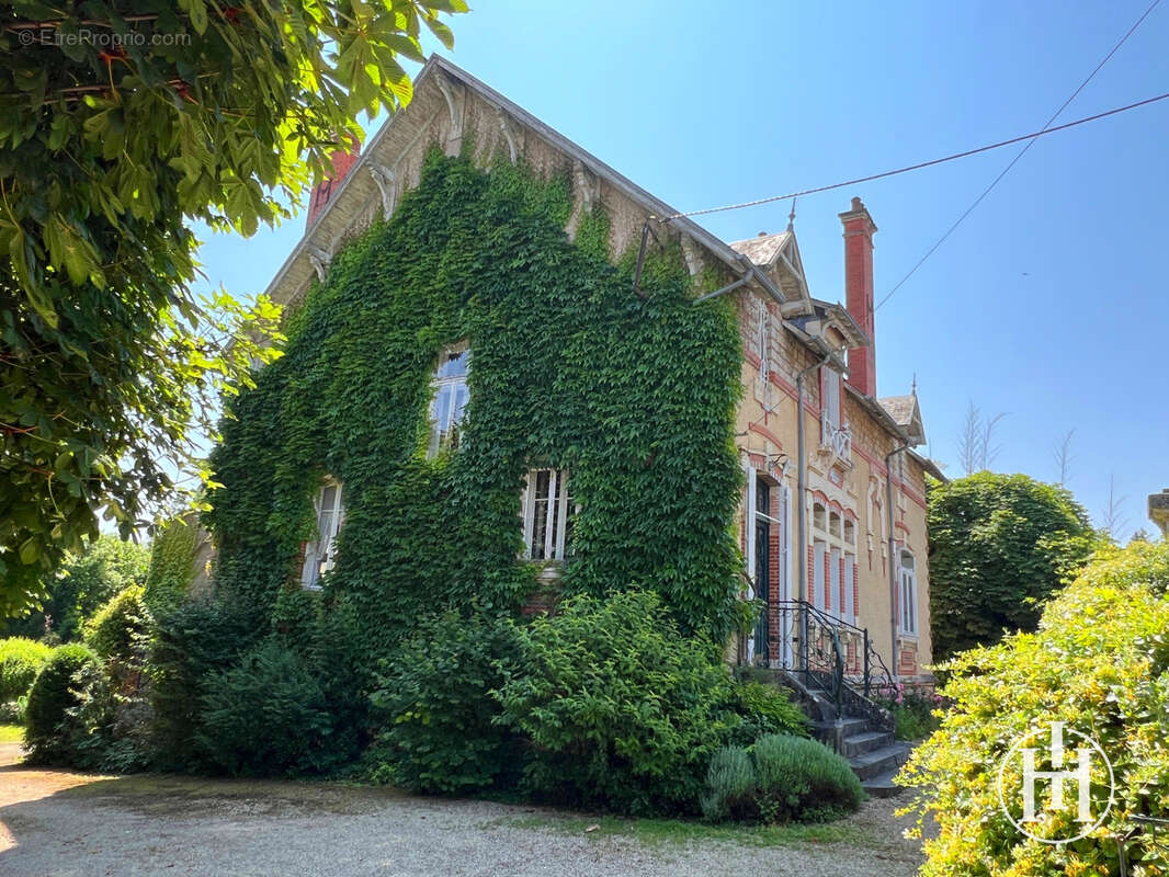 Maison à SAINT-AMAND-MONTROND