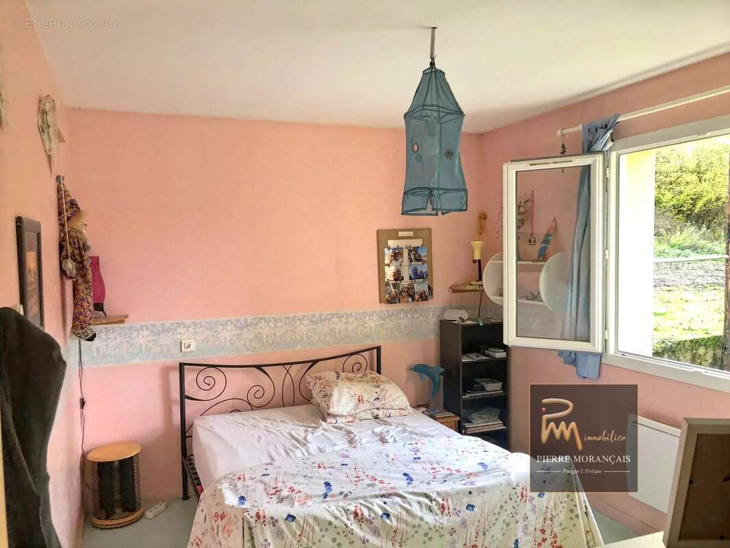 Maison à MONTREUIL-LE-HENRI