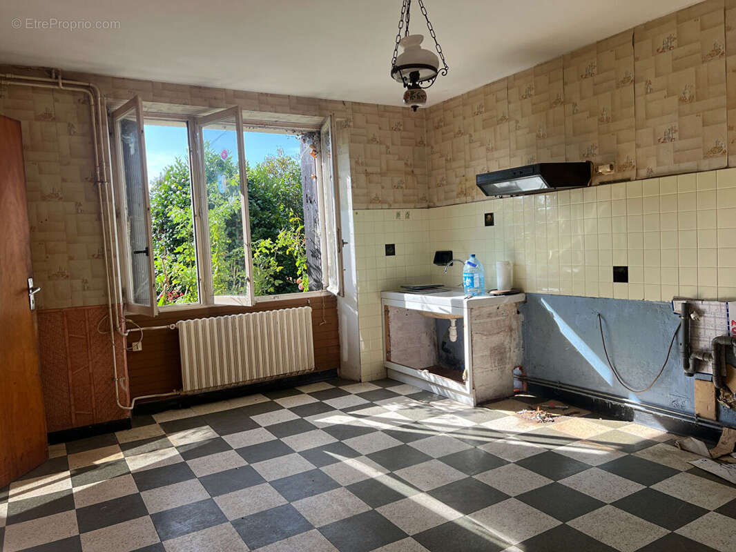 Maison à CHATEAUNEUF-DU-FAOU