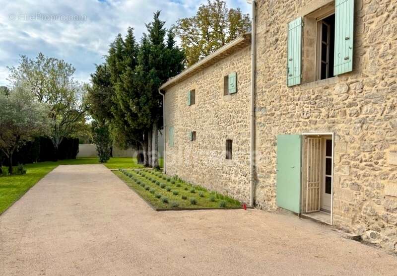 Á UZES (30) Propriété d’Exception à Deux Pas de la Place aux Herbes - photo 25