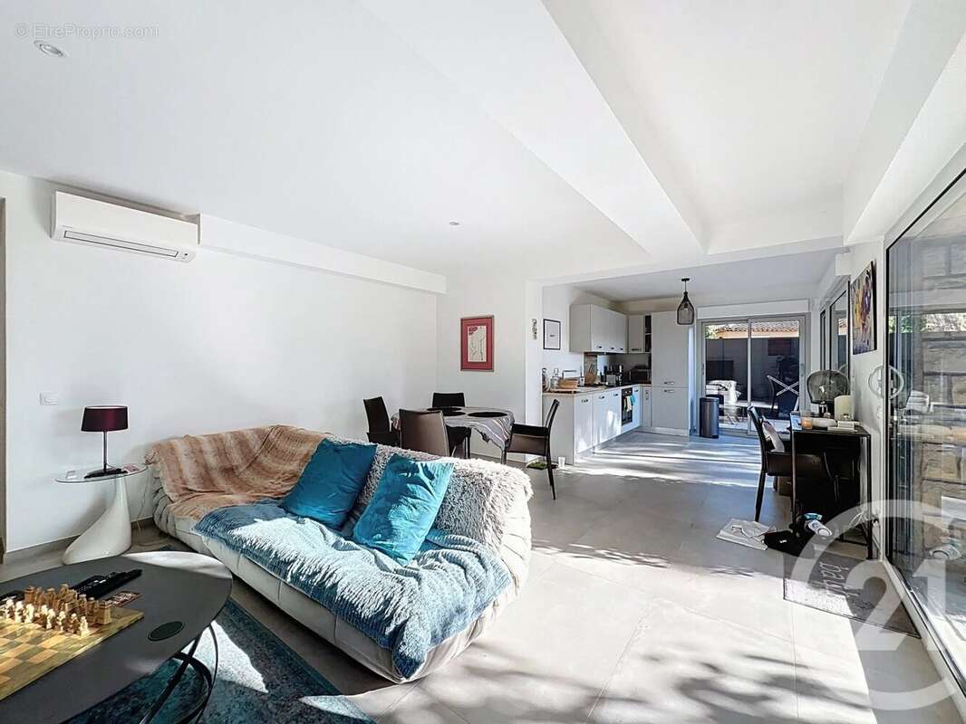 Appartement à MOUANS-SARTOUX