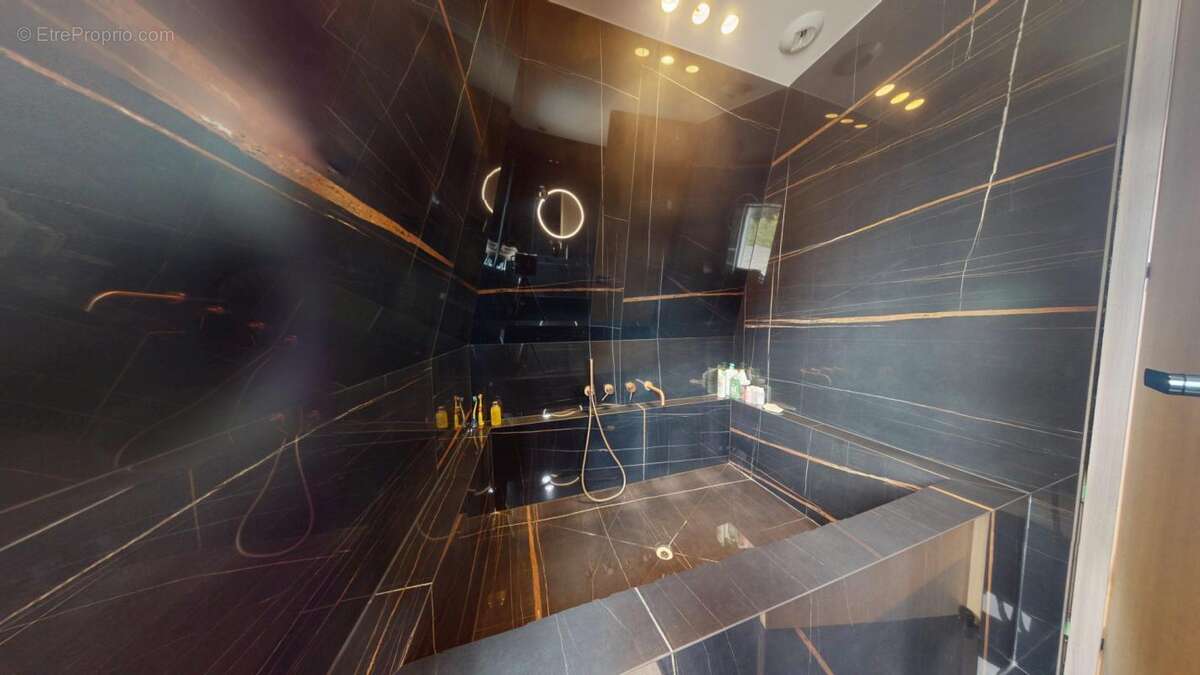 Maison à SAINT-MAUR-DES-FOSSES