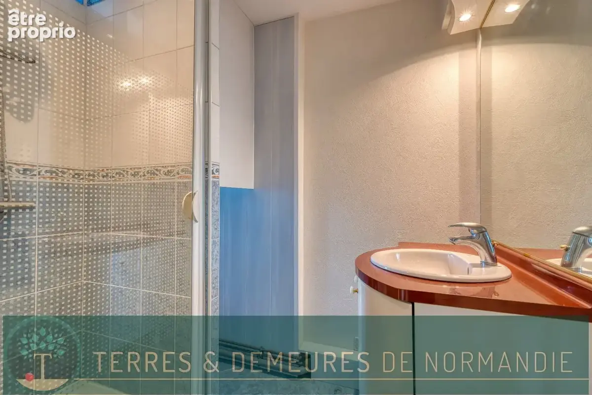 À vendre à Dieppe Appartement au 3ème Étage avec Balcon, Ascenseur et Cave - photo 8