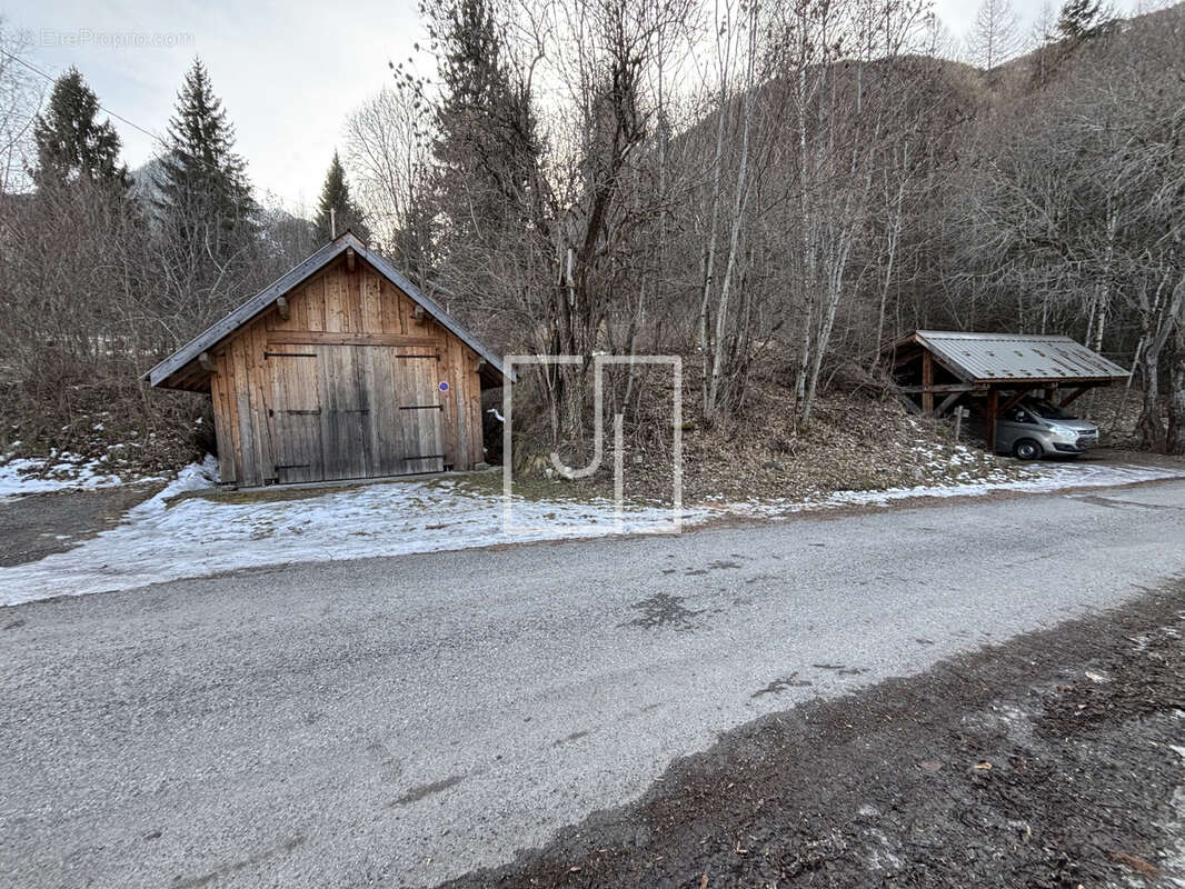 Maison à LE LAUZET-UBAYE