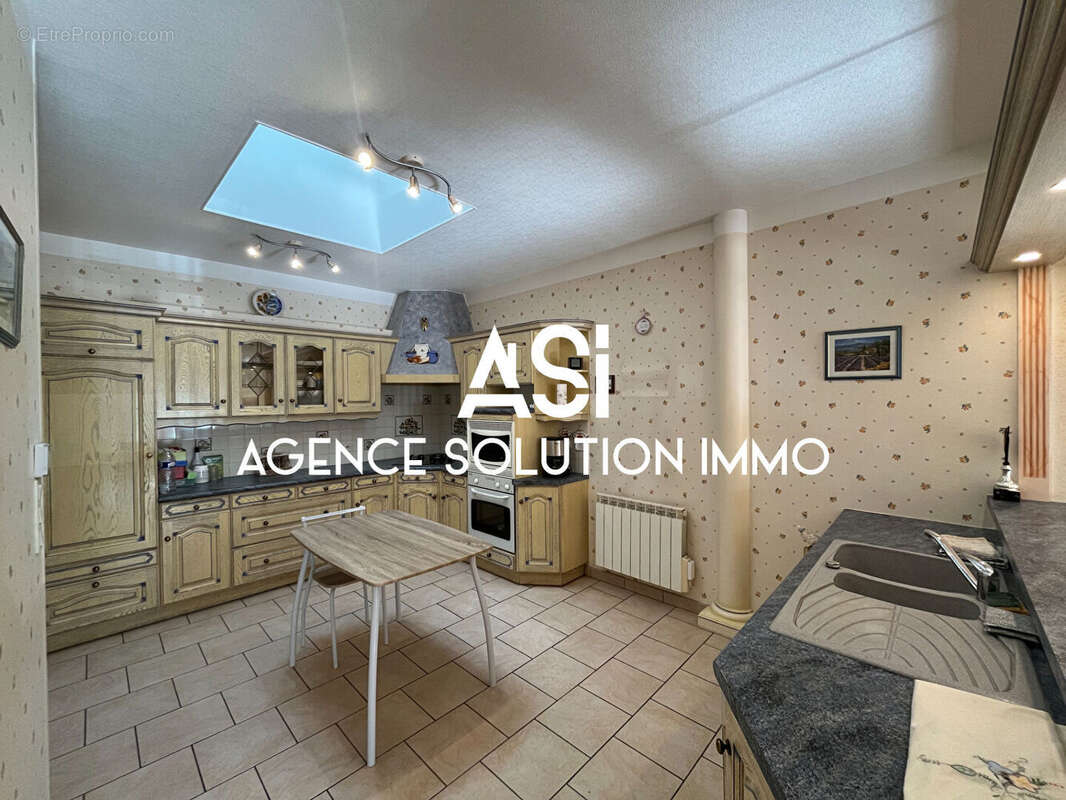 Maison de ville 6p 4ch  128 m2 -  Garage 26 m2 et jardin  90m2 - photo 4
