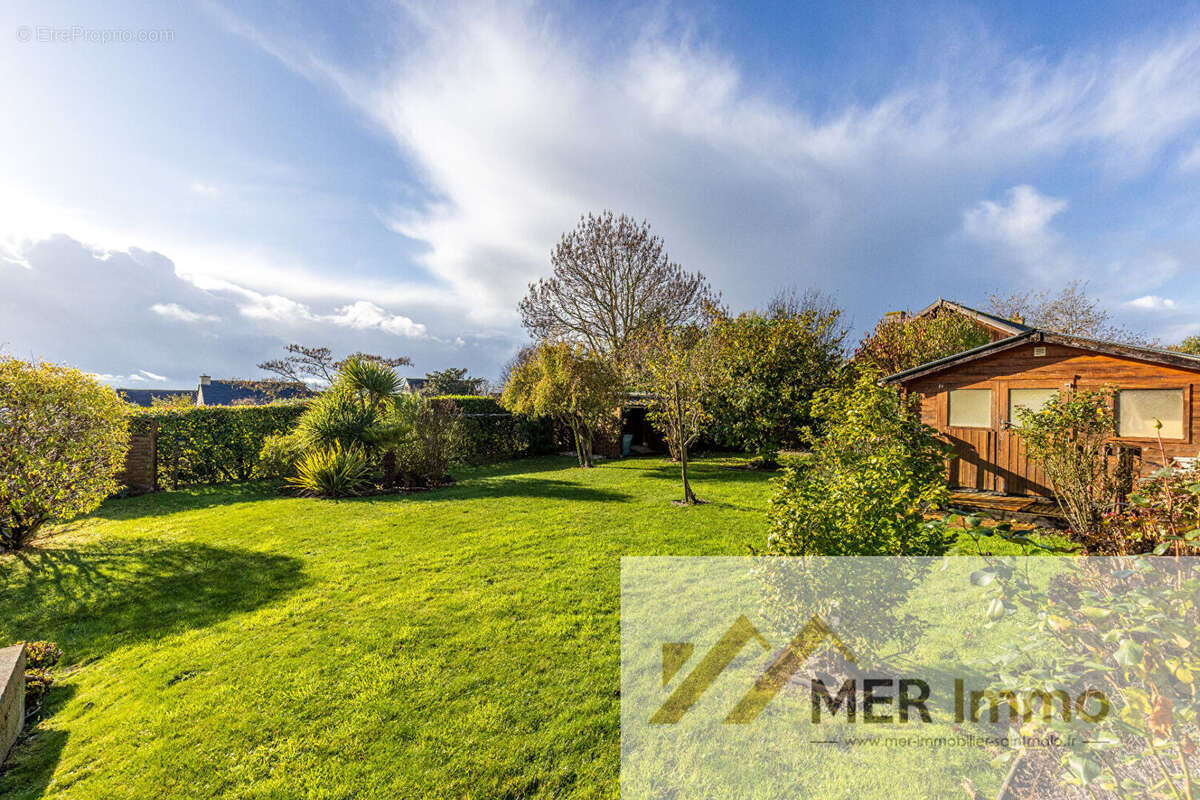 SAINT-PERE. Maison d'environ 125 m2 avec 4 chambres et superbe jardin paysager - photo 11