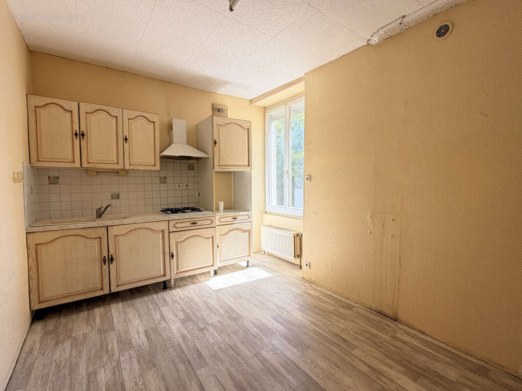 EXCLUSIVITÉ   NAINTRE (86) Maison de bourg avec jardin et double garage - photo 6