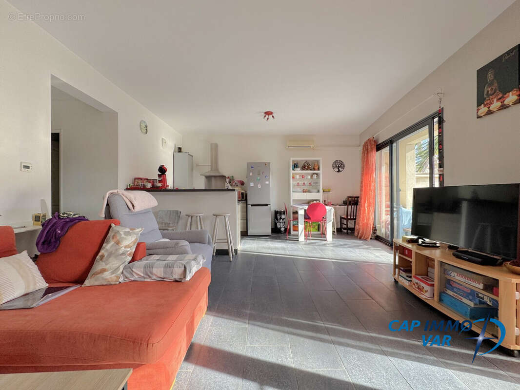 Appartement à SAINT-CYR-SUR-MER