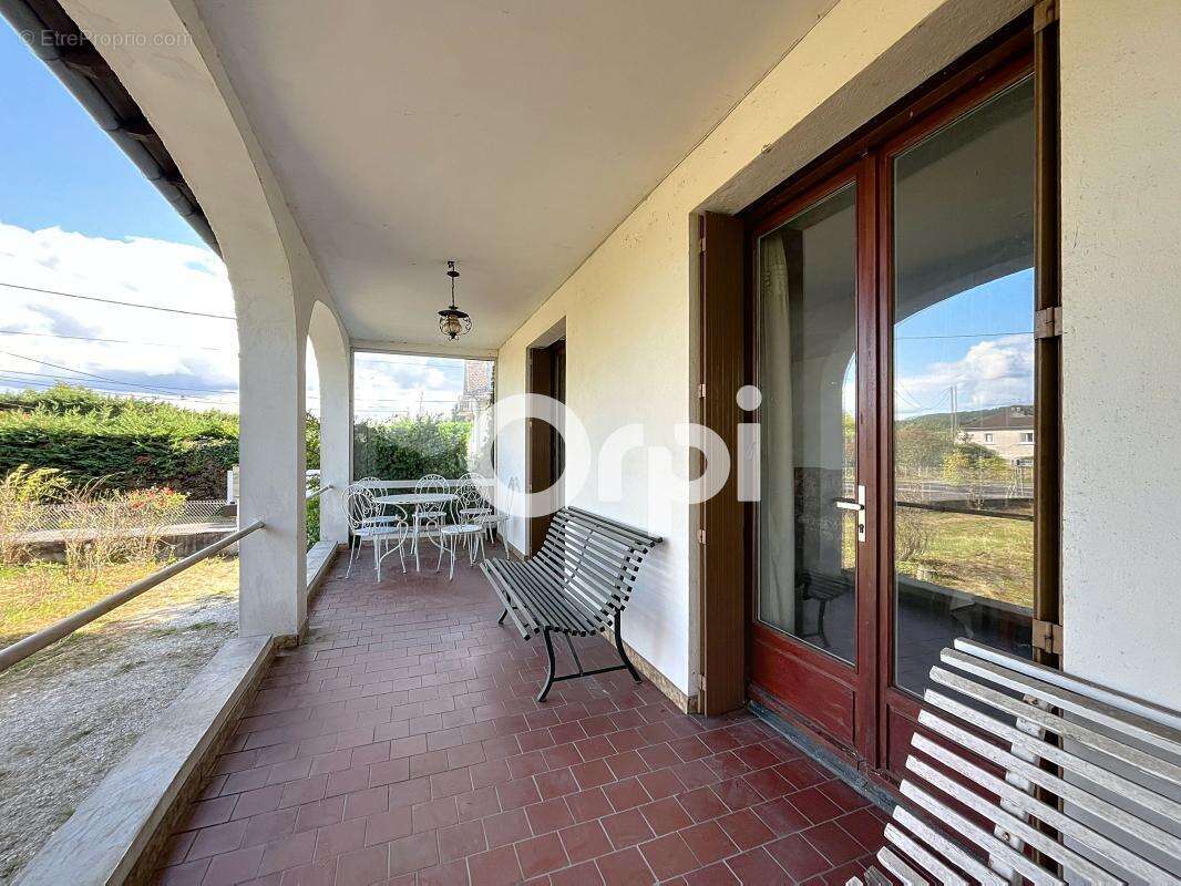 Maison à GAGNAC-SUR-CERE