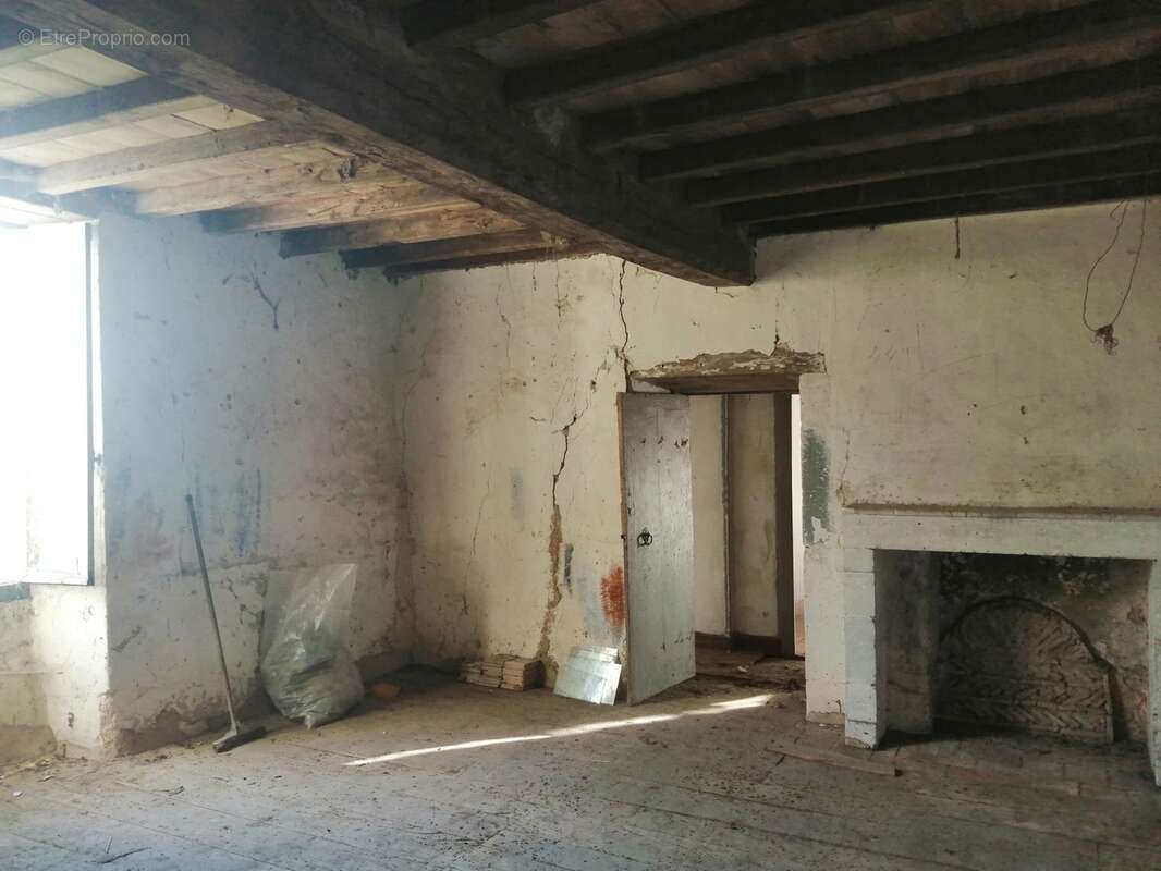 Appartement à MONTIGNAC-LE-COQ