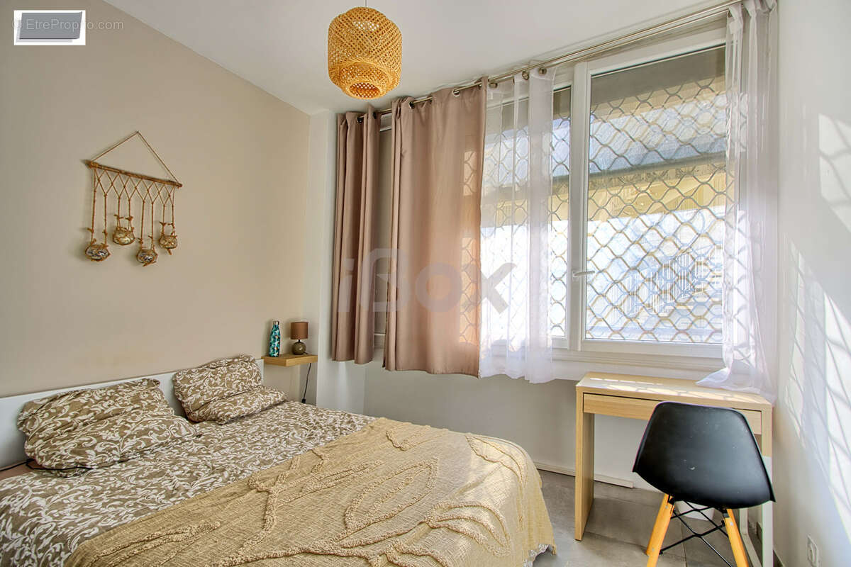 Toulon Centre : Appartement de 100m2 avec balcon, cave et chambre de bonne vue mer - photo 4