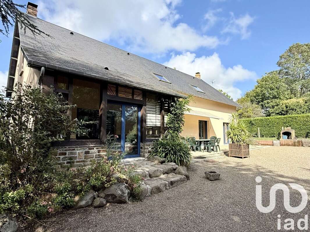Maison 257 m² à Brehal  - photo 4