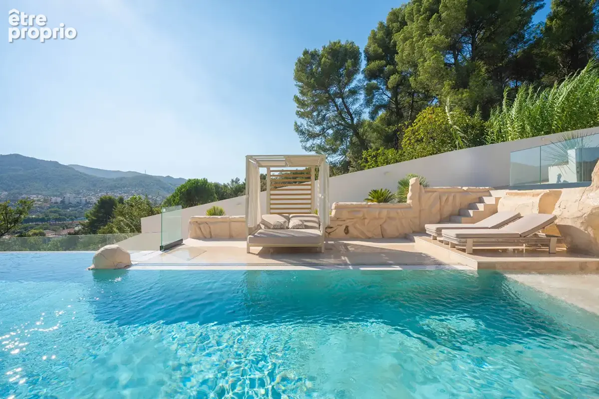 Villa moderne - 8 pièces - 230 m2 - Eoures / Marseille 11 - photo 2